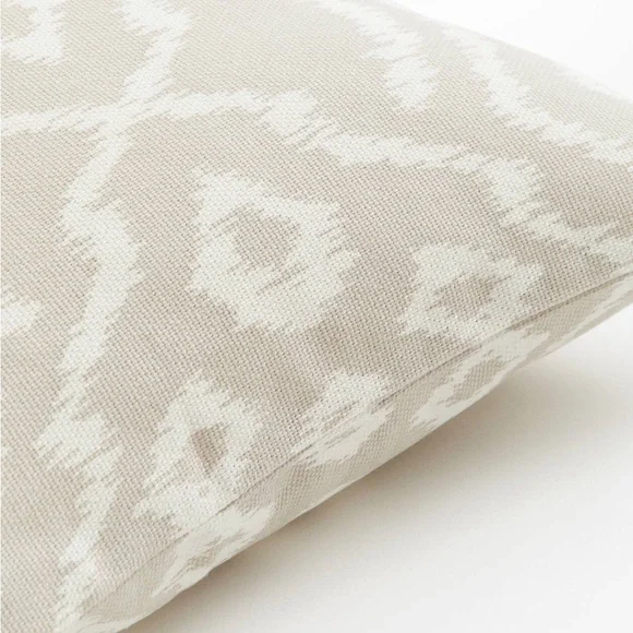 H&M | Patterned | Throw | Cushion Cover - Picture 11 of 11